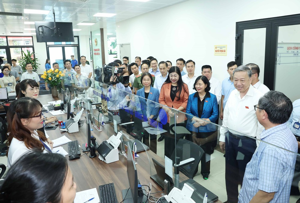 Tổng Bí thư Tô Lâm tiếp xúc cử tri Hà Nội sau Kỳ họp thứ 9, Quốc hội khóa XV - Ảnh 10.