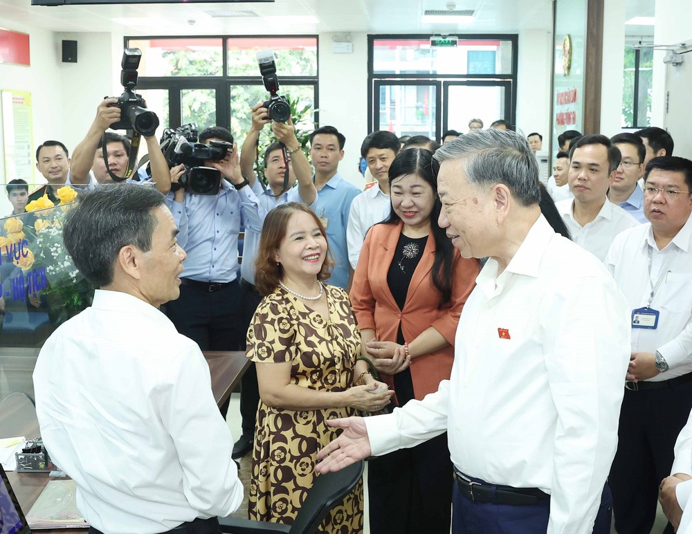 Tổng Bí thư Tô Lâm tiếp xúc cử tri Hà Nội sau Kỳ họp thứ 9, Quốc hội khóa XV - Ảnh 13.