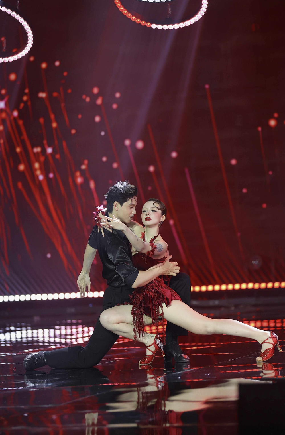 Phương Ly lần đầu thử sức với dancesport đã khiến dàn giám khảo ngạc nhiên - Ảnh 3.