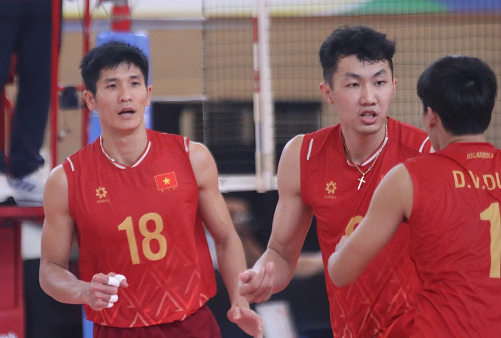ĐT bóng chuyền Việt Nam được truyền thông quốc tế khen ngợi sau SEA V.League, thu hẹp cách biệt với Thái Lan xuống 0,06 điểm - Ảnh 1.
