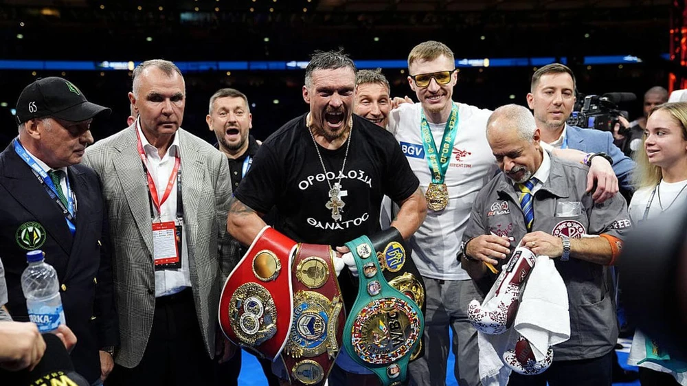 Oleksandr Usyk thống nhất 4 đai quyền Anh hạng nặng thế giới: Độc cô cầu bại của quyền Anh đương đại - Ảnh 1.