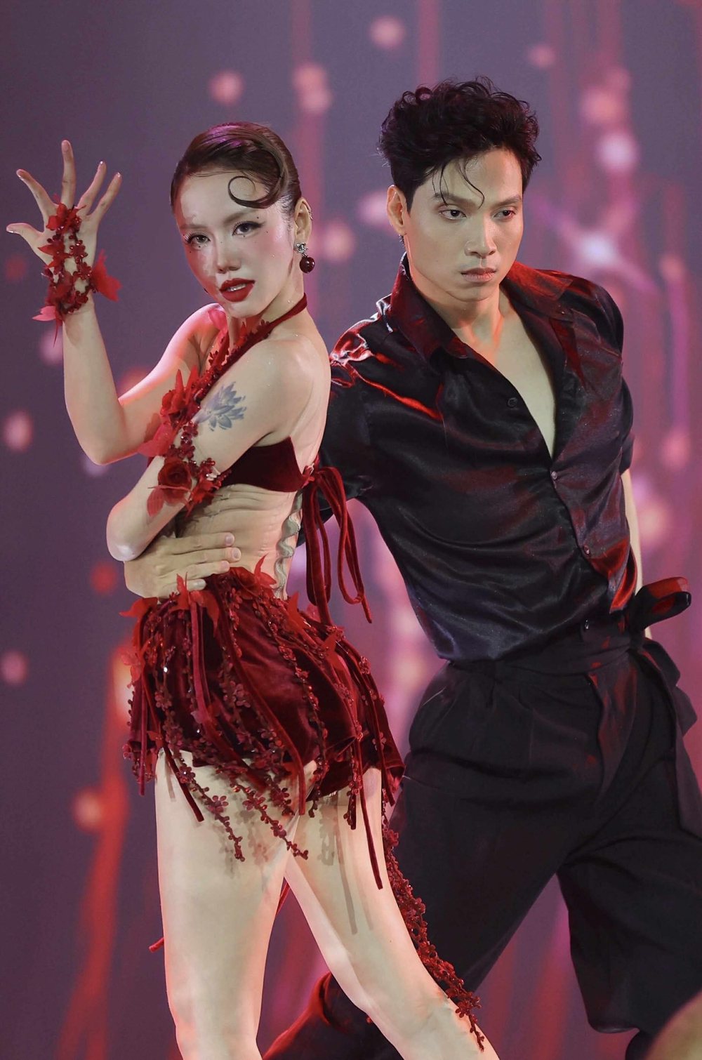 Phương Ly lần đầu thử sức với dancesport đã khiến dàn giám khảo ngạc nhiên - Ảnh 1.