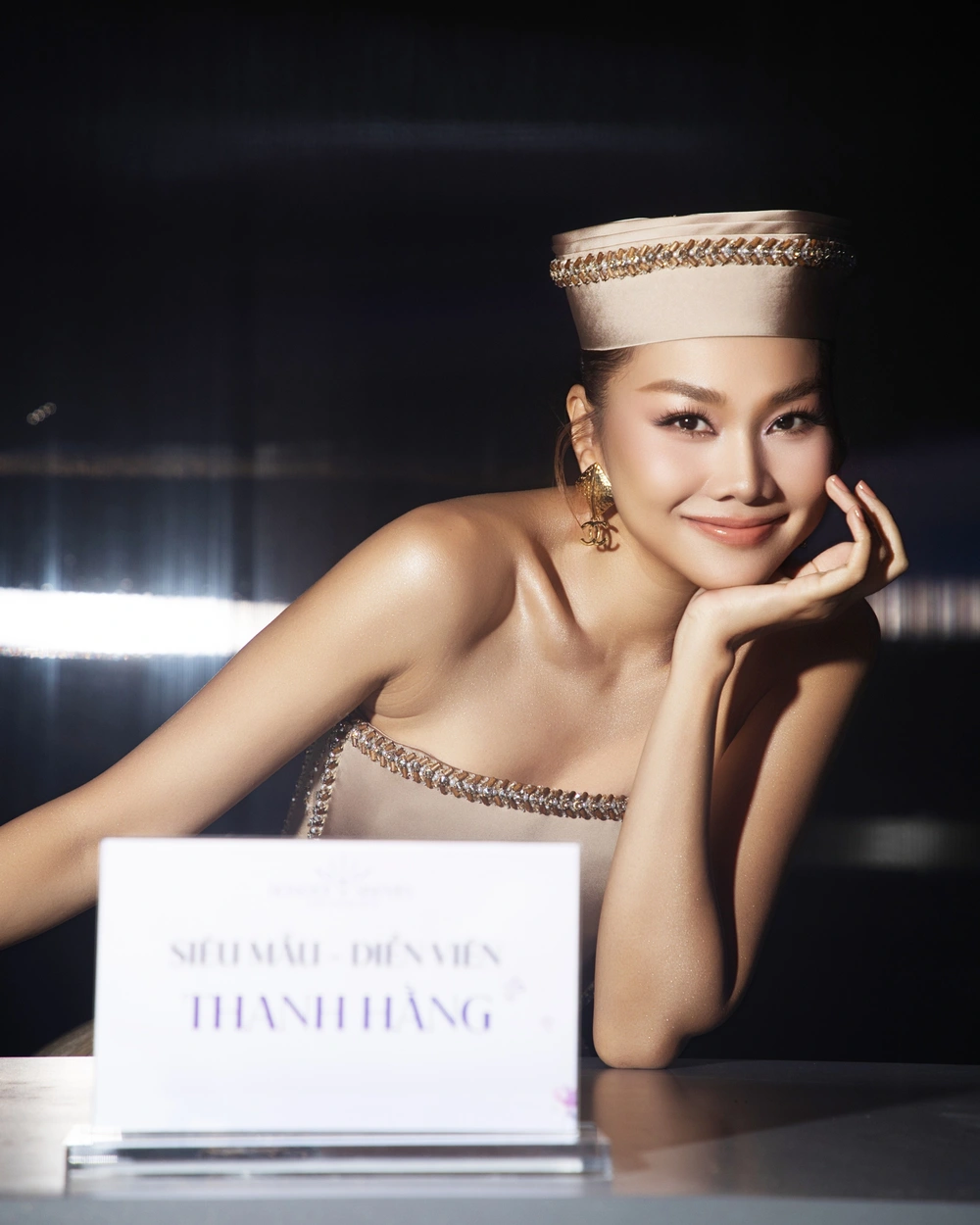 Thanh Hằng đội vương miện cho tân Hoa khôi Sinh viên Việt Nam - Ảnh 1.