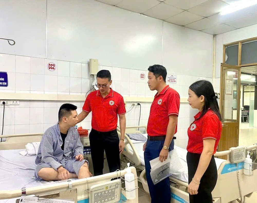 Vụ lật tàu trên vịnh Hạ Long: Tàu Vịnh Xanh còn đăng kiểm và đạt tiêu chuẩn an toàn - Ảnh 1.