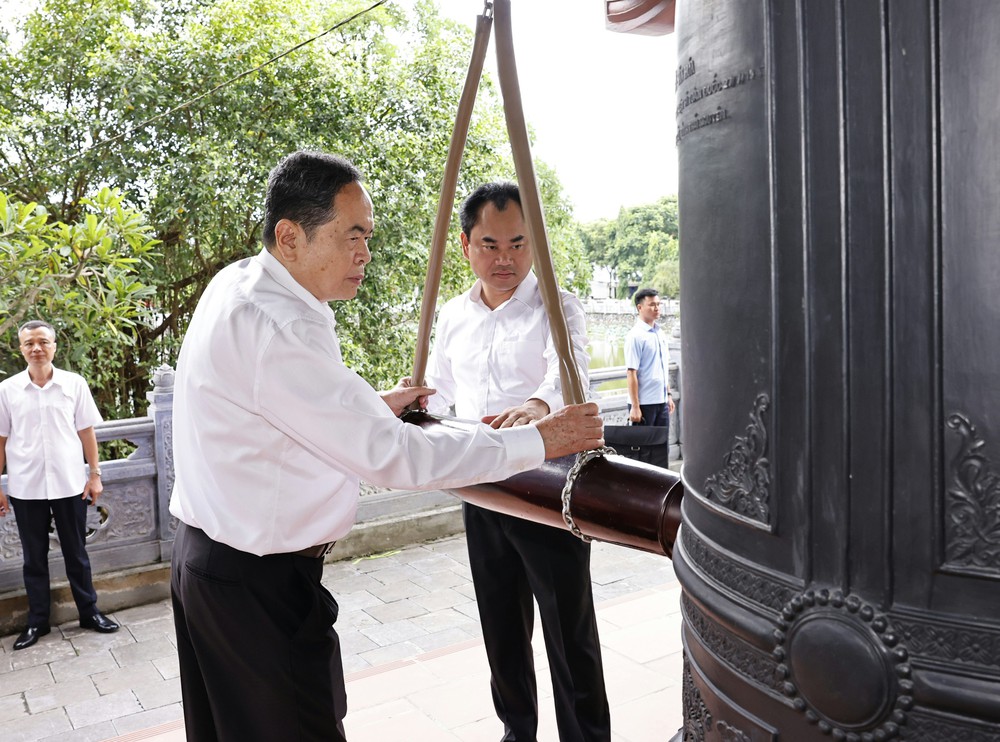 Chủ tịch Quốc hội Trần Thanh Mẫn tri ân các Anh hùng Liệt sỹ, người có công tại tỉnh Thái Nguyên - Ảnh 5.