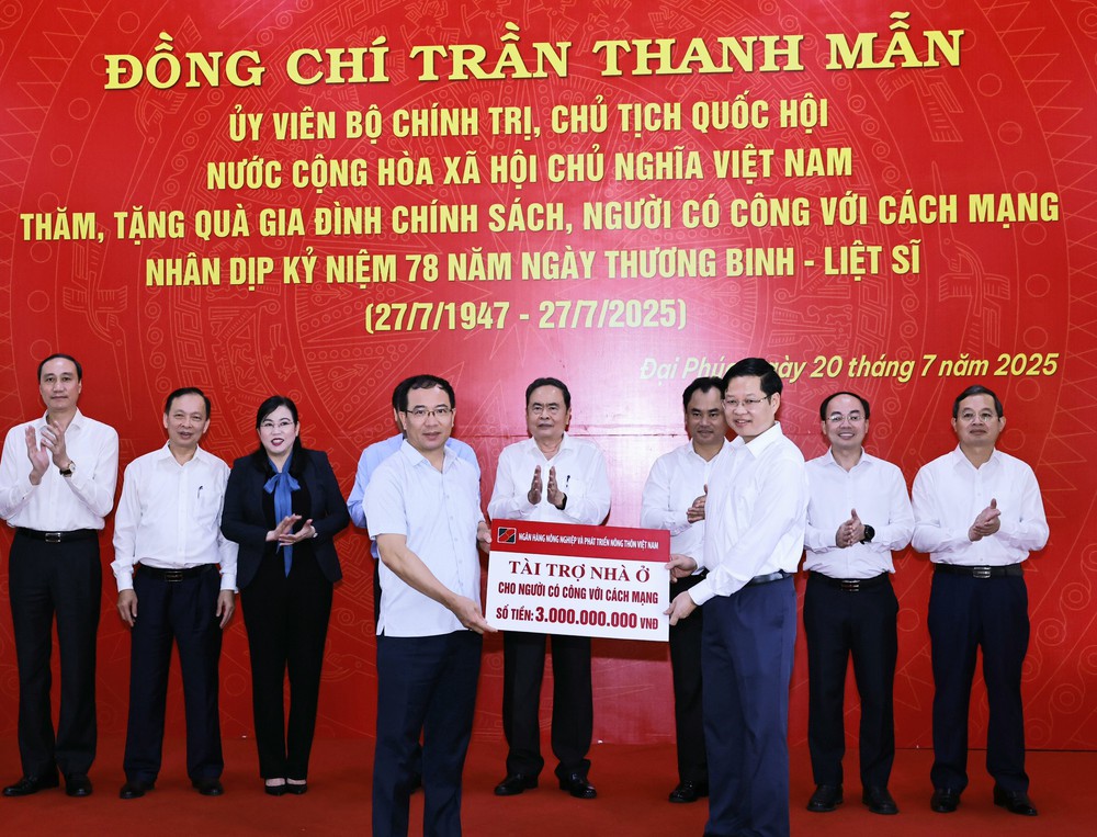Chủ tịch Quốc hội Trần Thanh Mẫn tri ân các Anh hùng Liệt sỹ, người có công tại tỉnh Thái Nguyên - Ảnh 13.
