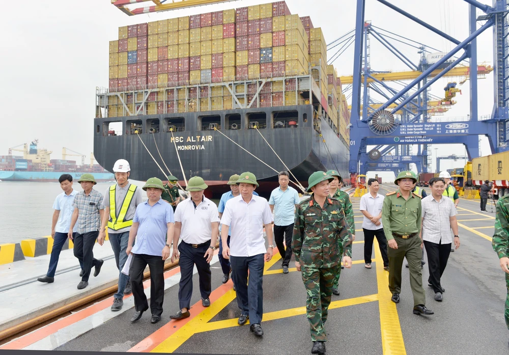 Thủ tướng yêu cầu khẩn trương triển khai ứng phó khẩn cấp với bão số 3 - Ảnh 2.