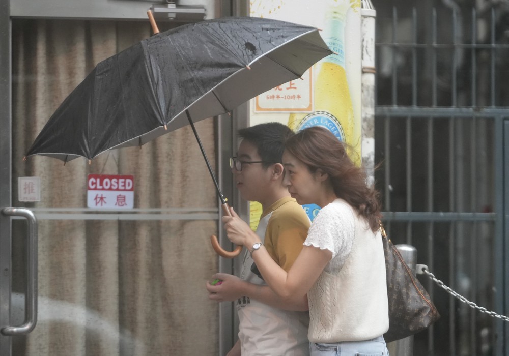 Bão Wipha “càn quét” Trung Quốc: Giao thông tê liệt, kinh tế thiệt hại nặng - Ảnh 2.