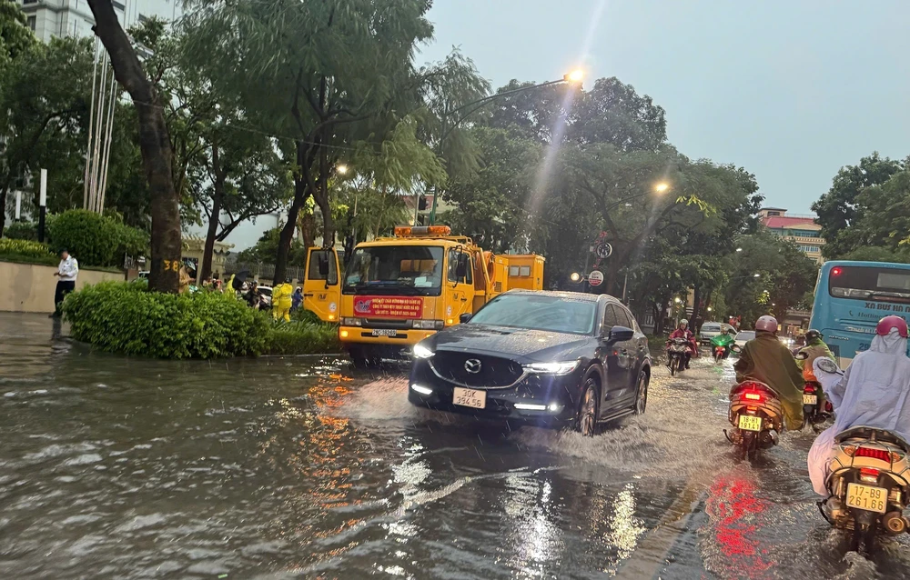 Cách Quảng Ninh - Hải Phòng khoảng 275 km, bão di chuyển hướng Tây Tây Nam, tốc độ 15–20 km/giờ - Ảnh 3.