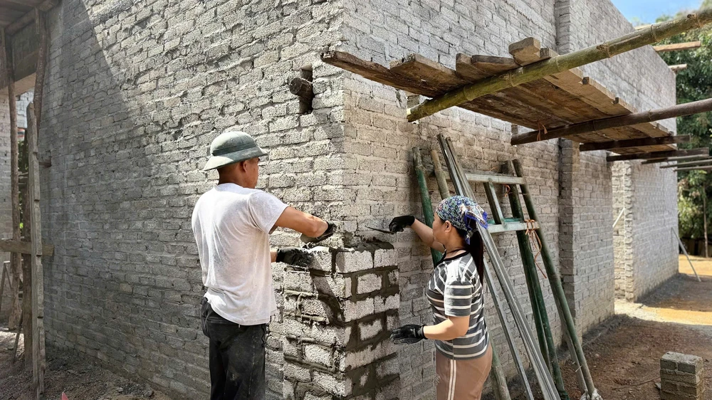 Hỗ trợ xóa hơn 266.500 nhà tạm, nhà dột nát trên cả nước - Ảnh 2.