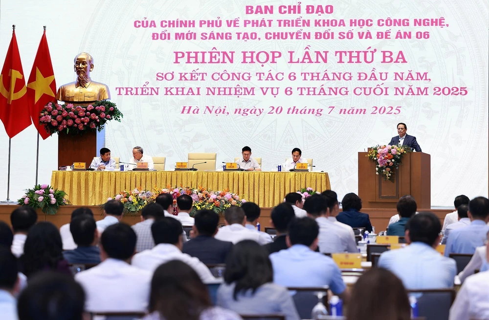 Thủ tướng Phạm Minh Chính: Khoa học, công nghệ phải phục vụ đắc lực vận hành bộ máy và mục tiêu tăng trưởng - Ảnh 1.