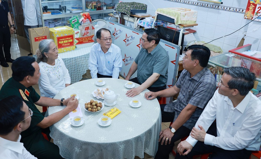 Thủ tướng thăm người có công với cách mạng tại tỉnh An Giang - Ảnh 5.