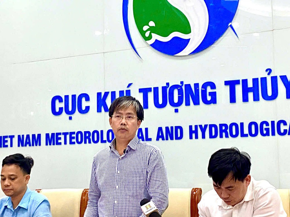 Giám đốc Trung tâm Dự báo Khí tượng Thủy văn Quốc gia Mai Văn Khiêm: Trưa mai, bão số 3 cấp 13 đổ bộ đất liền - Ảnh 1.