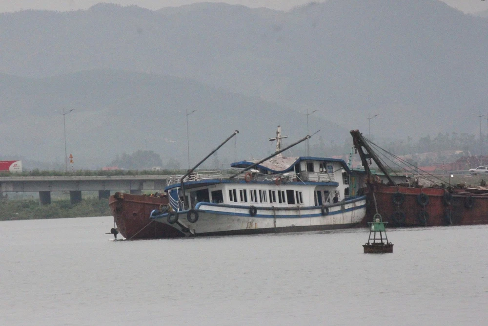 Ngành Khí tượng thủy văn đã ban hành những bản tin dự báo, cảnh báo sớm trong vụ lật tàu tại Quảng Ninh - Ảnh 1.