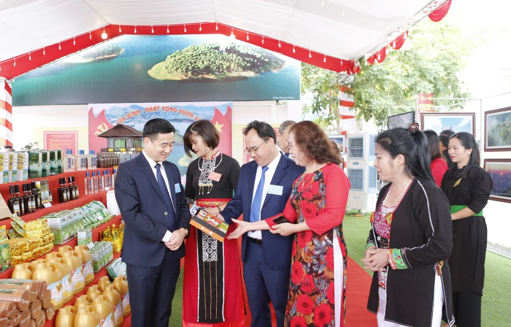 Trưởng Ban Chính sách, Chiến lược Trung ương Trần Lưu Quang dự Đại hội điểm cấp xã đầu tiên của tỉnh Lào Cai - Ảnh 8.
