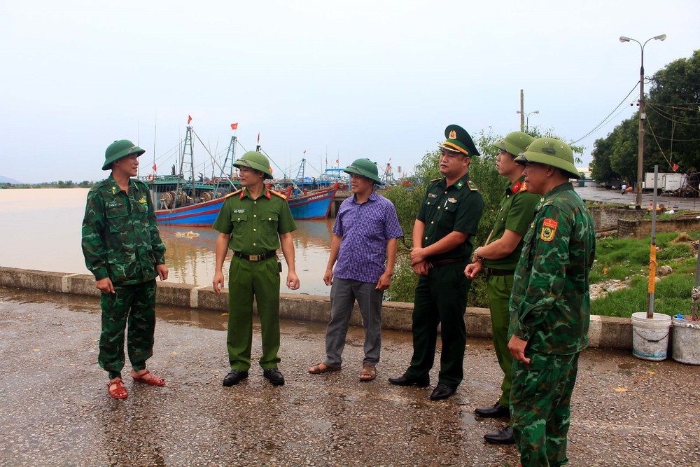 Bộ Tổng Tham mưu chỉ đạo triển khai ứng phó khẩn cấp với bão số 3 (Wipha) - Ảnh 2.