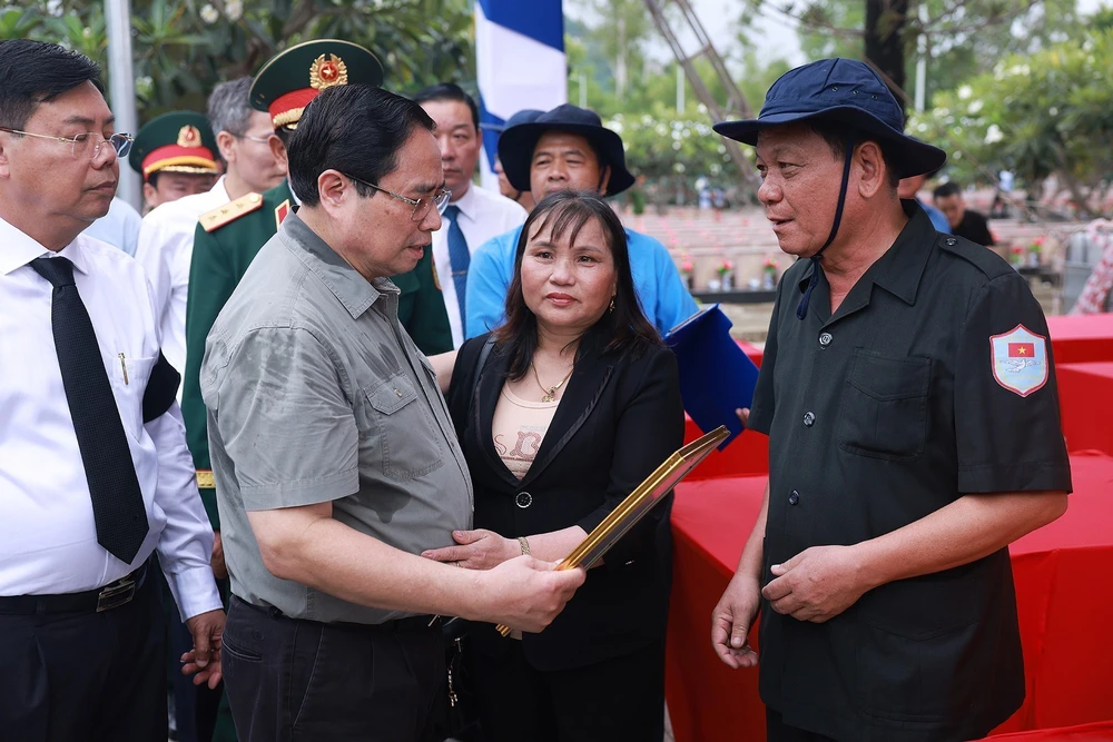 Thủ tướng dự lễ truy điệu, an táng hài cốt liệt sĩ tại An Giang - Ảnh 14.