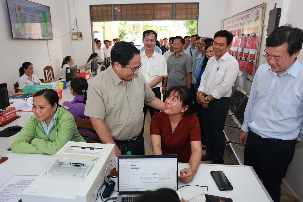 Thủ tướng Phạm Minh Chính: Tuyệt đối không để việc sắp xếp bộ máy ảnh hưởng đến đời sống vật chất, tinh thần của nhân dân - Ảnh 4.