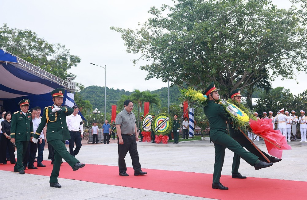 Thủ tướng dự lễ truy điệu, an táng hài cốt liệt sĩ tại An Giang - Ảnh 6.