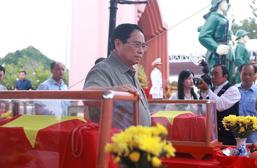 Thủ tướng dự lễ truy điệu, an táng hài cốt liệt sĩ tại An Giang - Ảnh 1.