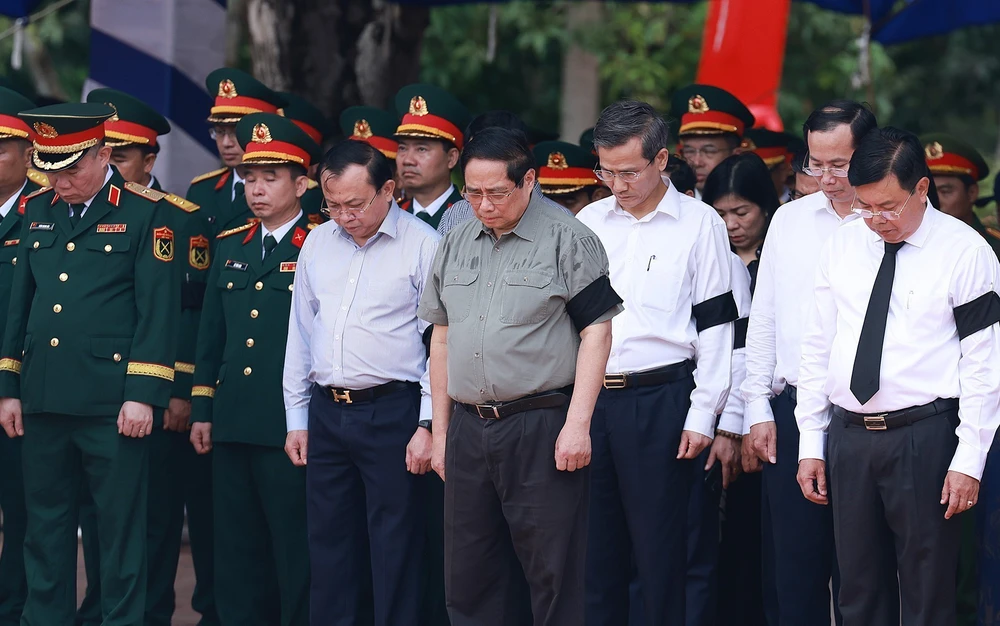 Thủ tướng dự lễ truy điệu, an táng hài cốt liệt sĩ tại An Giang - Ảnh 8.