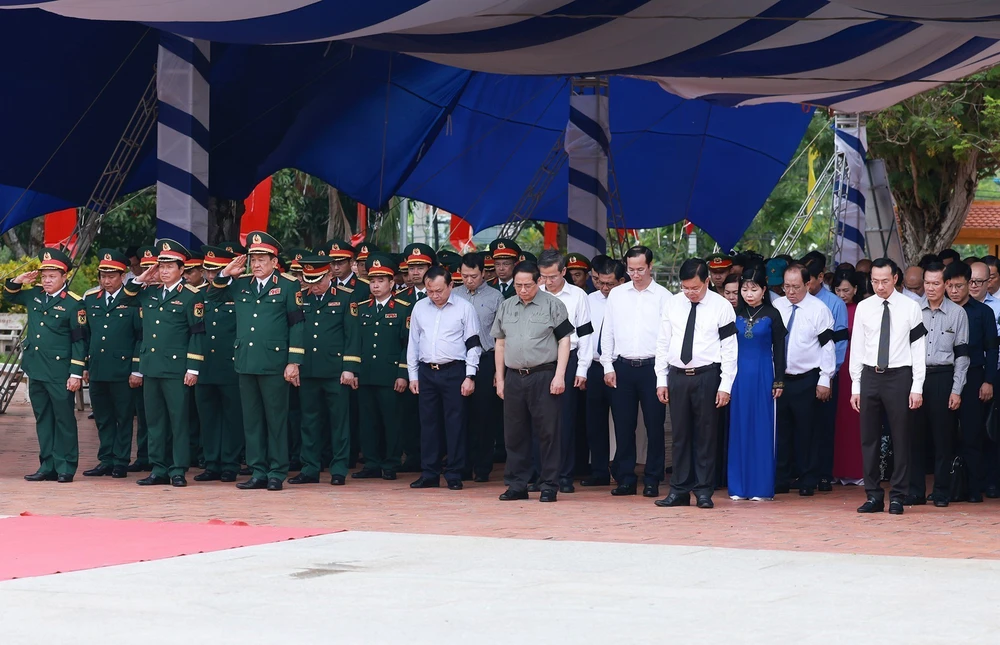 Thủ tướng dự lễ truy điệu, an táng hài cốt liệt sĩ tại An Giang - Ảnh 13.