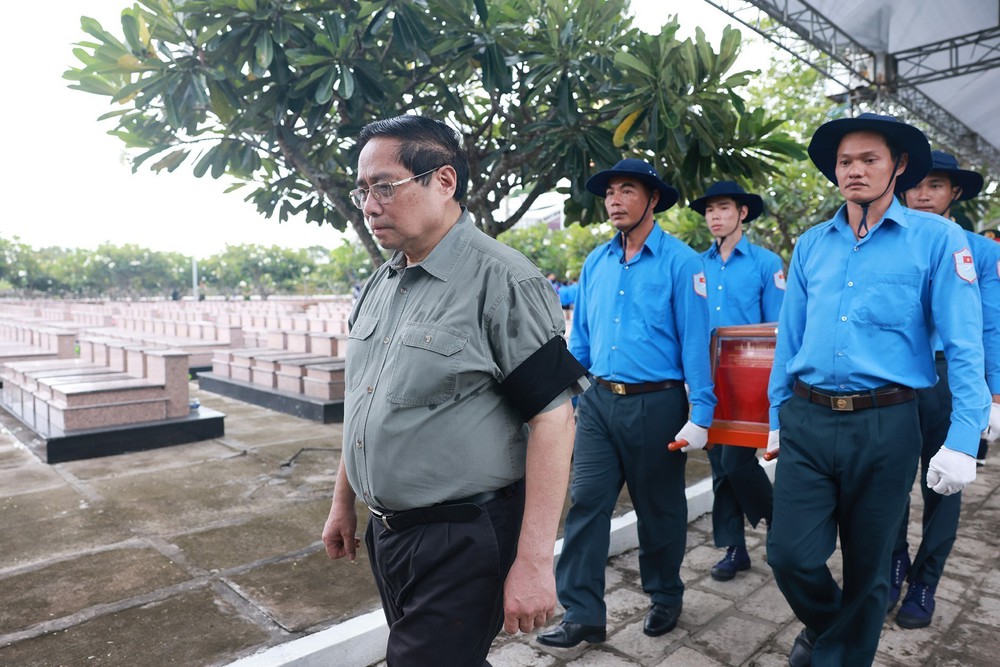 Thủ tướng dự lễ truy điệu, an táng hài cốt liệt sĩ tại An Giang - Ảnh 11.