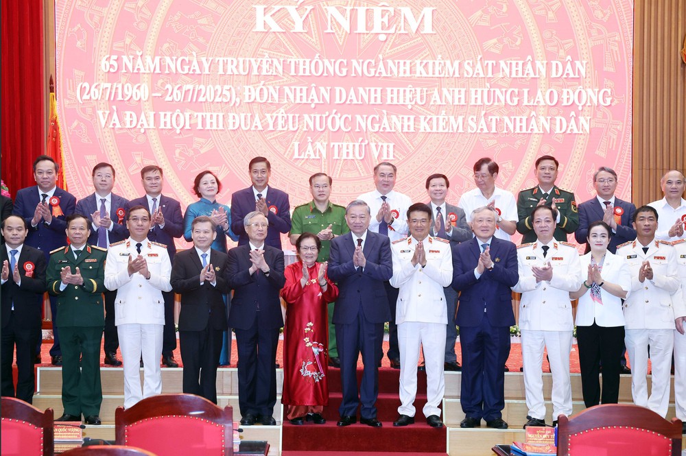 Tổng Bí thư Tô Lâm dự Lễ kỷ niệm 65 năm ngày truyền thống ngành Kiểm sát nhân dân - Ảnh 14.