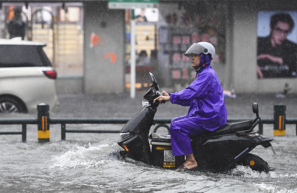 Trung Quốc triển khai nhiều biện pháp ứng phó bão Wipha - Ảnh 3.