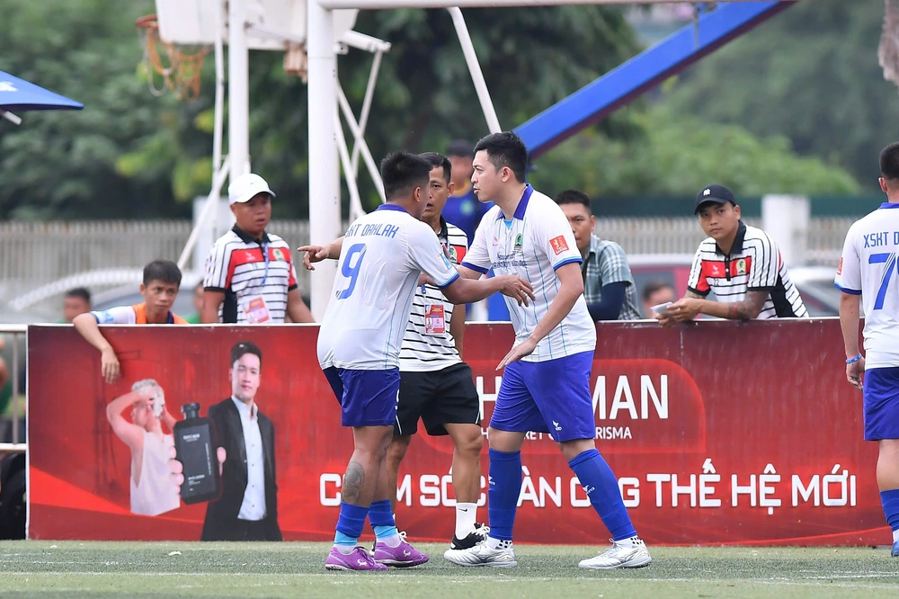 Huyền thoại futsal Thái Lan lần đầu trải nghiệm bóng đá 7 người Việt Nam, đã cảm nhận được sự khắc nghiệt - Ảnh 1.