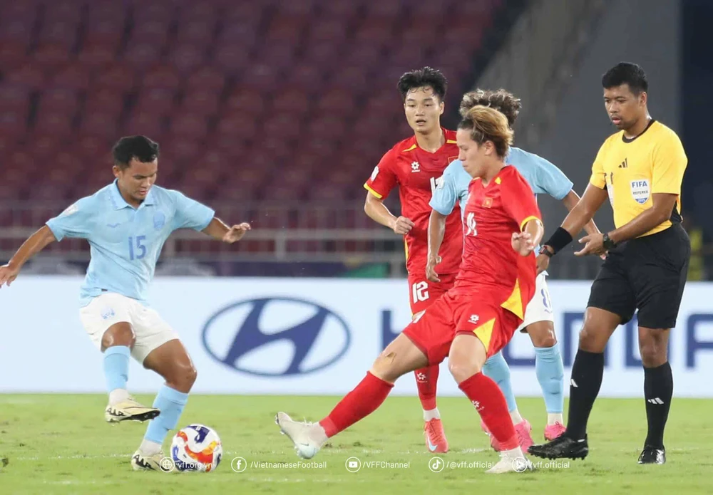 TRỰC TIẾP bóng đá Việt Nam 1-0 Campuchia (U23 Đông Nam Á 2025): Lý Đức mở tỷ số - Ảnh 6.