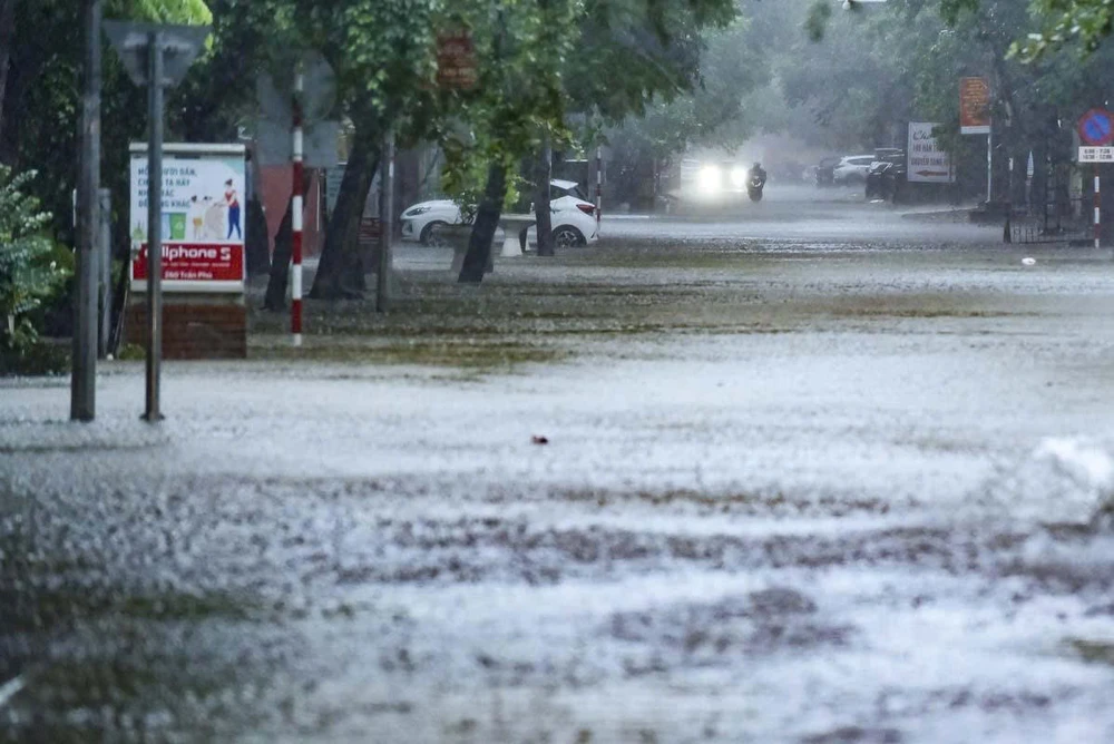 Nhiều tuyến đường tại Thanh Hoá ngập do mưa to - Ảnh 3.