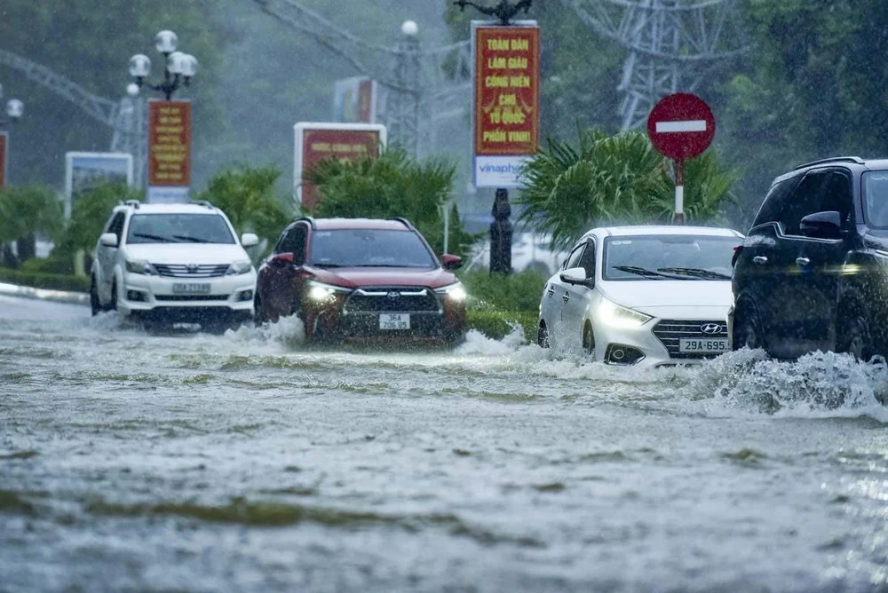 Nhiều tuyến đường tại Thanh Hoá ngập do mưa to - Ảnh 11.