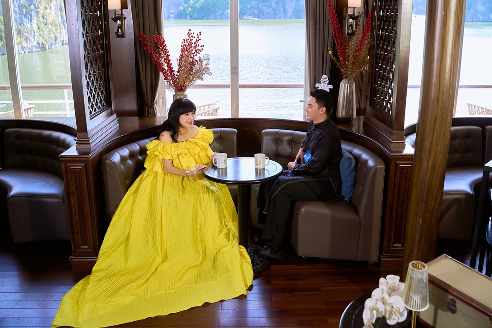 4 thế hệ gia đình NSND Thanh Lam biểu diễn giữa lòng Vịnh Hạ Long - Ảnh 2.