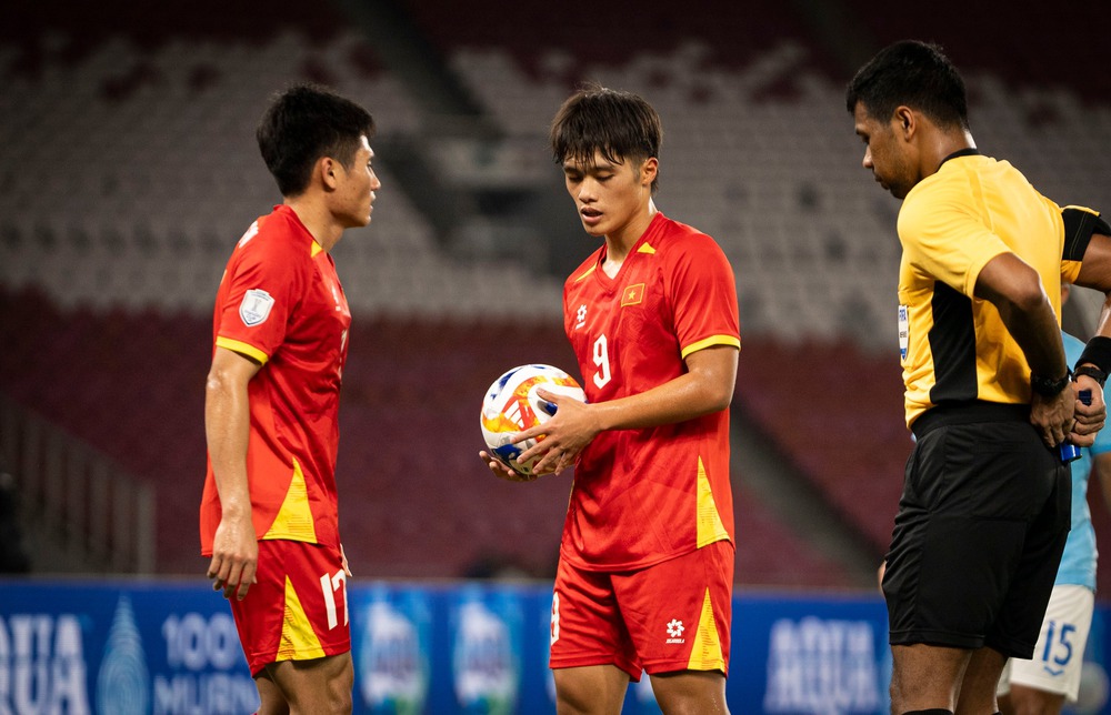 Tin nóng bóng đá Việt hôm nay 23/7: U23 Việt Nam đá trận bán kết 1; Trường Tươi Bình Phước công bố Ban huấn luyện hùng hậu - Ảnh 2.