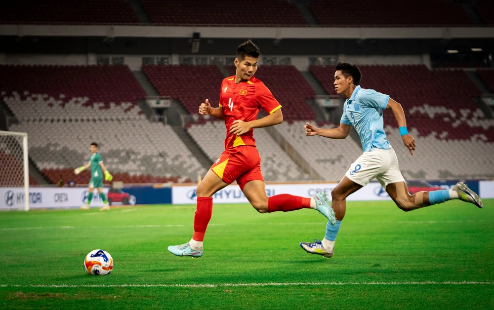 Tin nóng bóng đá Việt hôm nay 23/7: U23 Việt Nam đá trận bán kết 1; Trường Tươi Bình Phước công bố Ban huấn luyện hùng hậu - Ảnh 1.