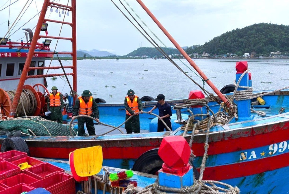 Bão số 3: Bộ đội Biên phòng bám cơ sở, giúp dân “vượt” bão - Ảnh 2.