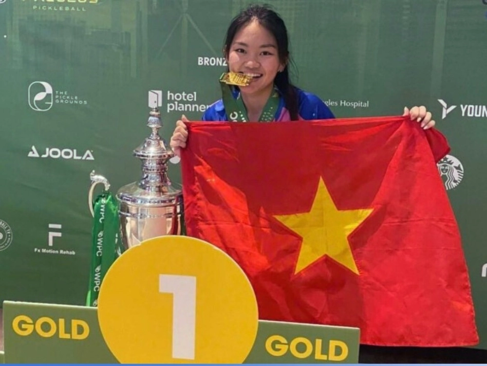 Nữ VĐV 17 tuổi trở thành người Việt Nam đầu tiên vô địch pickleball thế giới - Ảnh 1.