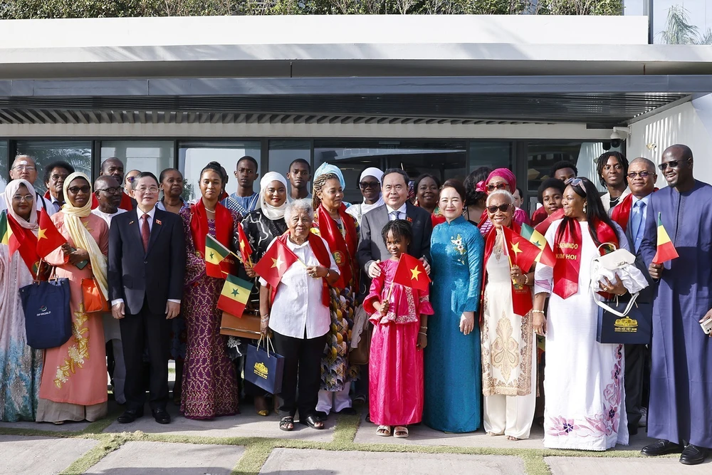 Chủ tịch Quốc hội Trần Thanh Mẫn gặp gỡ cộng đồng người Việt Nam tại Senegal - Ảnh 6.