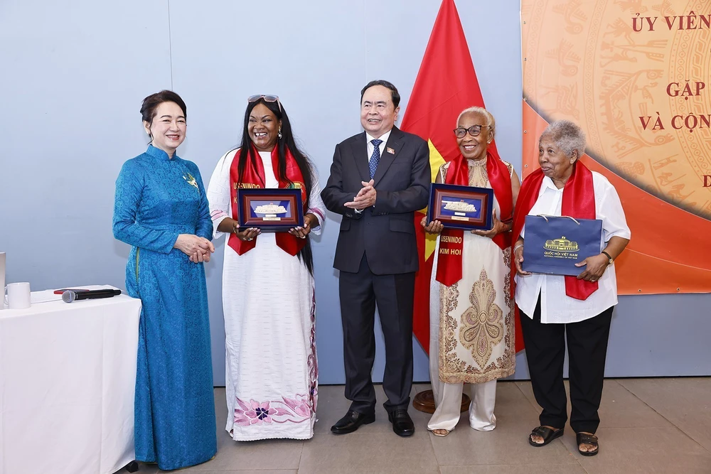 Chủ tịch Quốc hội Trần Thanh Mẫn gặp gỡ cộng đồng người Việt Nam tại Senegal - Ảnh 5.