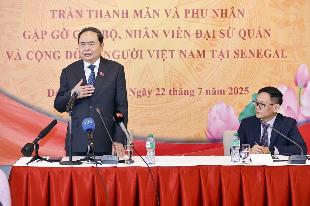 Chủ tịch Quốc hội Trần Thanh Mẫn gặp gỡ cộng đồng người Việt Nam tại Senegal - Ảnh 3.