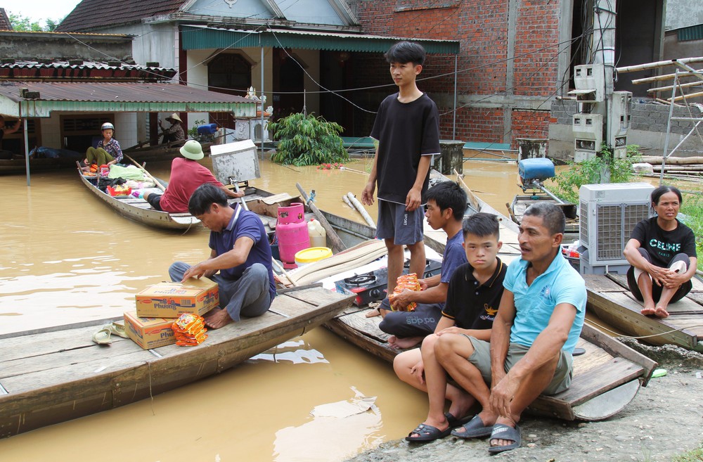 Nghệ An: 1 người chết, 1 người mất tích, hàng nghìn ngôi nhà bị ngập do mưa lũ - Ảnh 3.