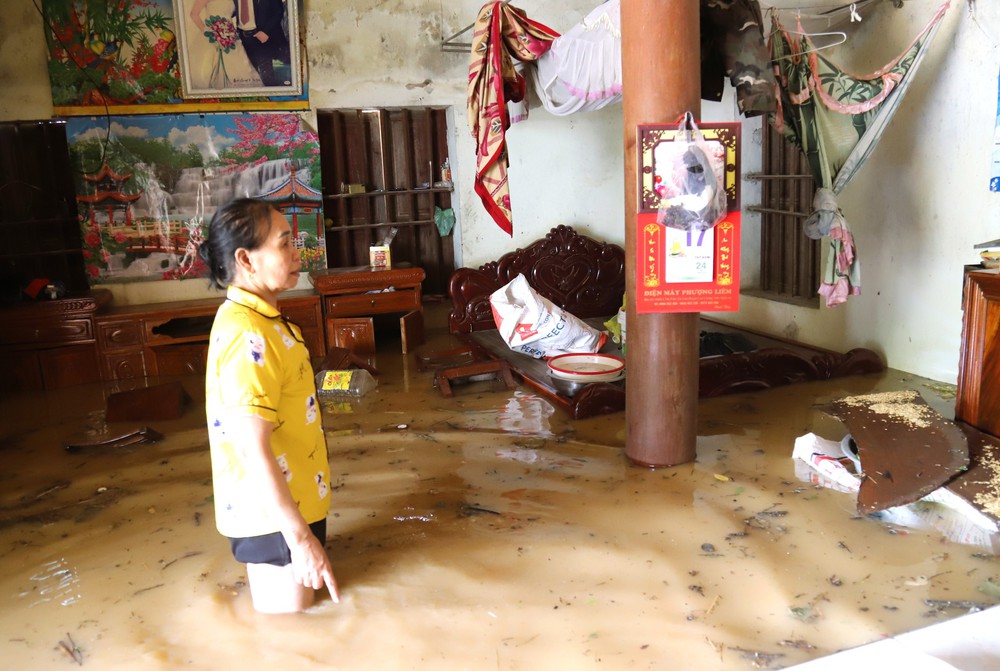 Nghệ An: 1 người chết, 1 người mất tích, hàng nghìn ngôi nhà bị ngập do mưa lũ - Ảnh 1.