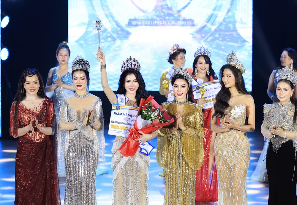 Hồ Thanh Tuyền đăng quang Hoa hậu Doanh nhân Hoà bình Trái đất 2025 - Ảnh 2.