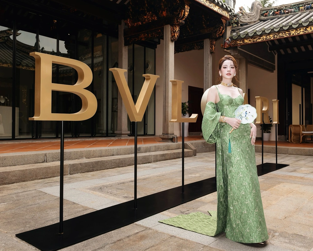 Chi Pu đeo trang sức hơn 25 tỷ đồng dự BVLGARI Highend Jewelry Trunk Show - Ảnh 1.