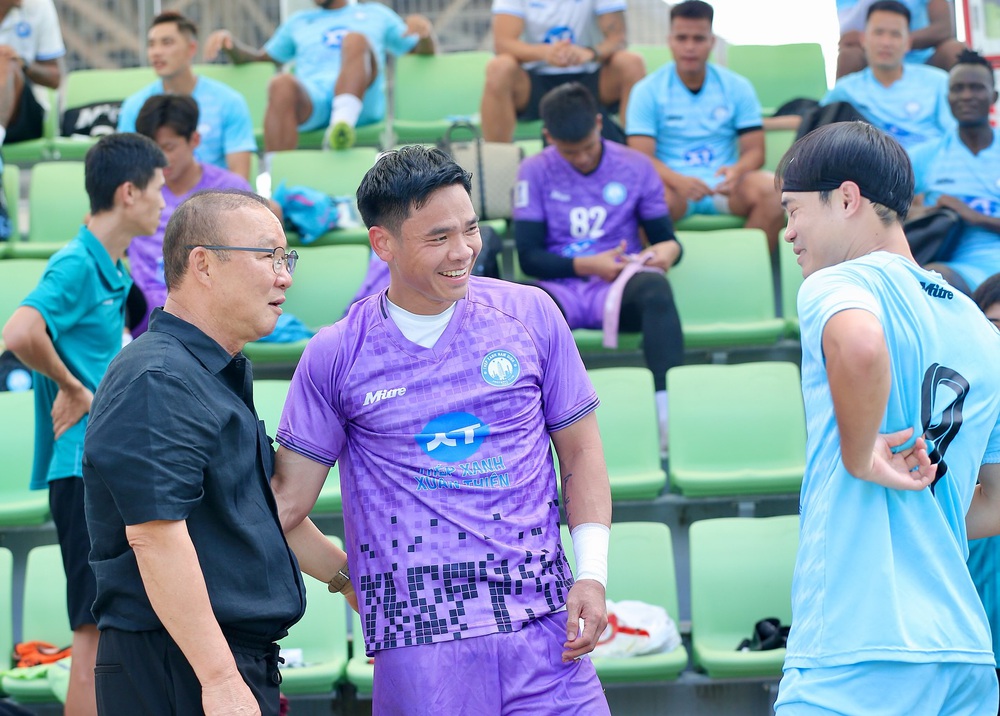 Tin nóng bóng đá Việt hôm nay 25/7: U23 Việt Nam chốt nhân sự cho trận gặp Philippines; HLV Park Hang Seo vui mừng khi gặp lại Văn Toàn - Ảnh 3.