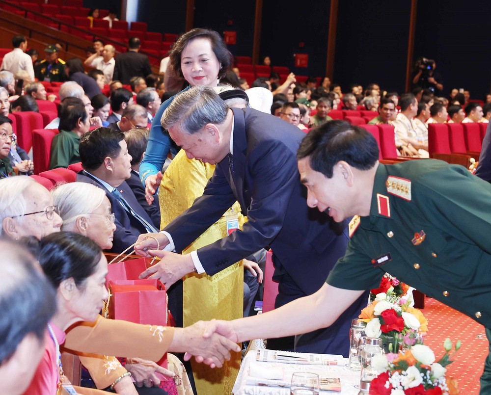 Tổng Bí thư Tô Lâm: Chăm lo, thực hiện chính sách ưu đãi người có công với cách mạng là bổn phận, nhiệm vụ thường xuyên, lâu dài - Ảnh 6.
