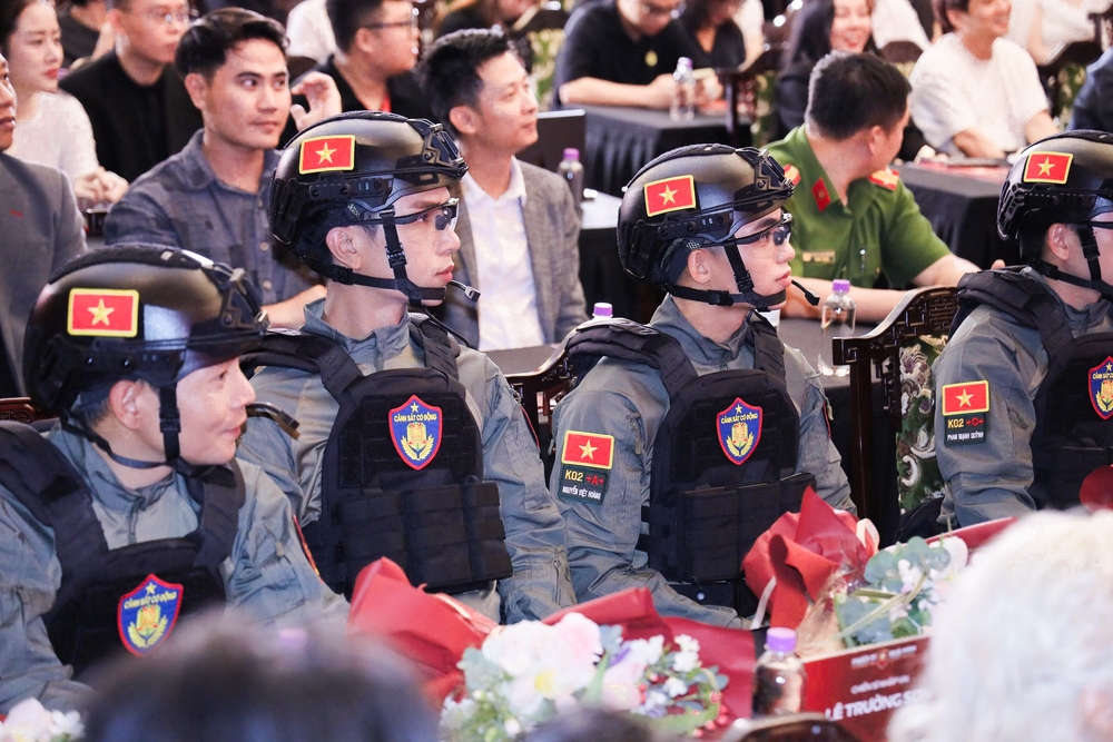 Dàn nghệ sĩ nam sẽ nhập vai các chiến sĩ CAND trong &quot;Chiến Sĩ Quả Cảm&quot; - Ảnh 2.