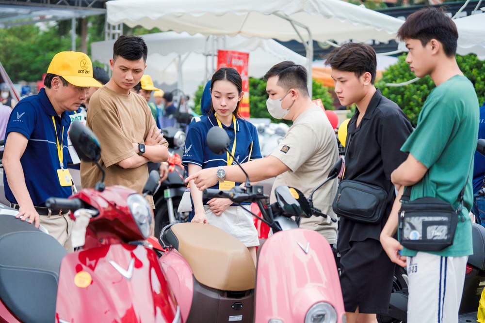 Cuối tuần này, người dân Hà Nội, An Giang, Khánh Hòa có cơ hội lên đời xe máy điện &quot;ngay tại chỗ&quot; - Ảnh 2.