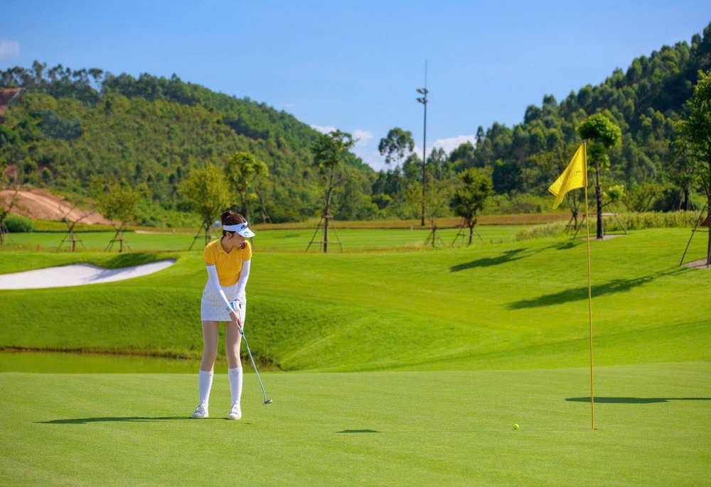 Hoa hậu Đỗ Mỹ Linh trở thành Đại sứ thương hiệu Văn Lang Empire T&T Golf Club – Biểu tượng giao thoa giữa thể thao tinh hoa và giá trị văn hóa Việt Nam - Ảnh 2.